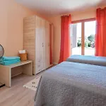 House Laluna Apartment Gustirna
