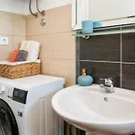 House Laluna Apartment Gustirna