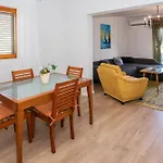 House Laluna * Gustirna