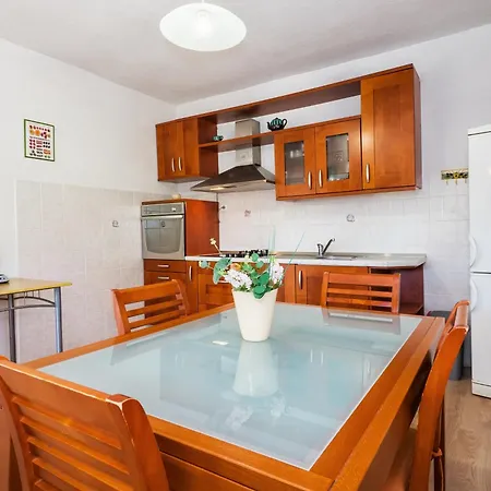 House Laluna * Gustirna